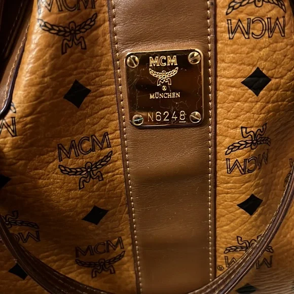 Reversible tan MCM tote bag - Picture 4 of 7